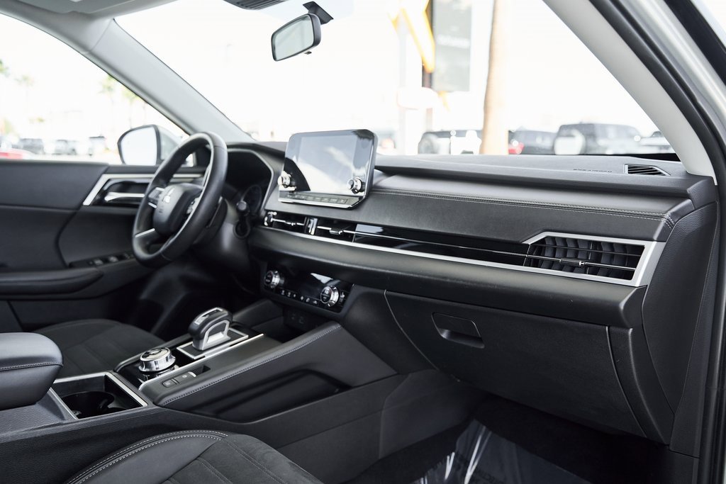 Used 2024 Mitsubishi Outlander SE image 25