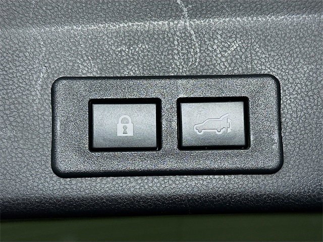 Used 2022 Subaru Ascent Limited w/ Popular Package #4 image 9