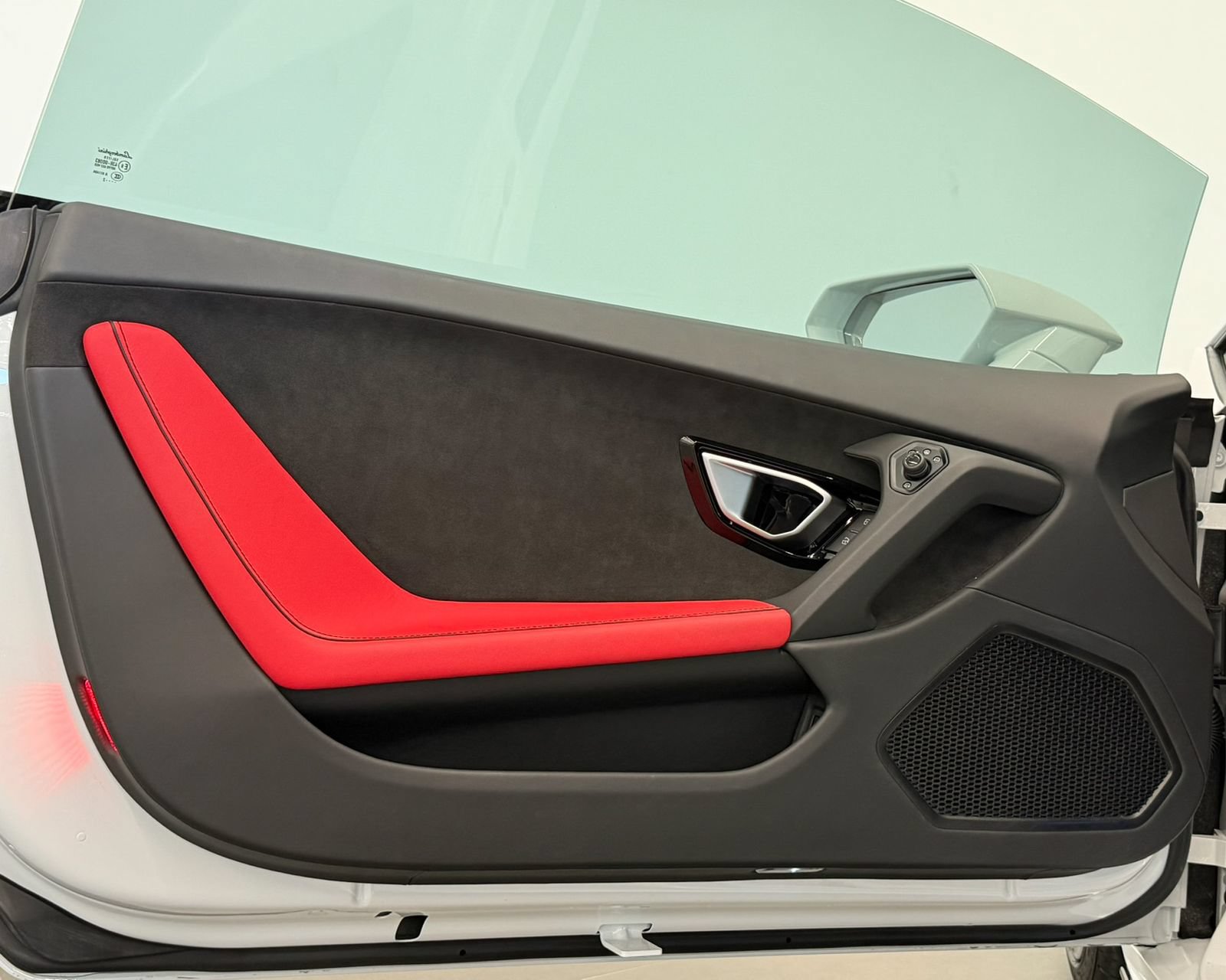 Used 2022 Lamborghini Huracan EVO RWD image 10