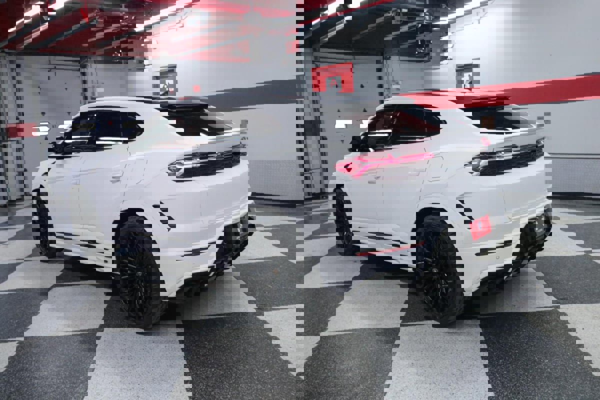 Used 2025 Lamborghini Urus SE image 6