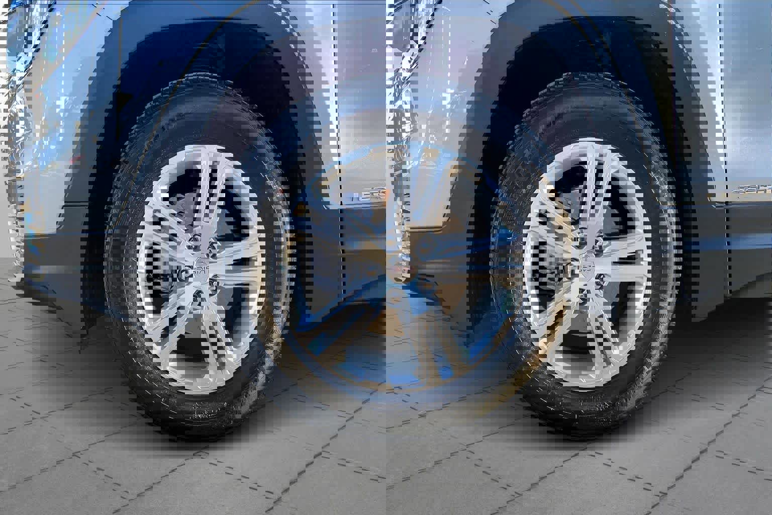 Used 2024 GMC Terrain SLE image 11