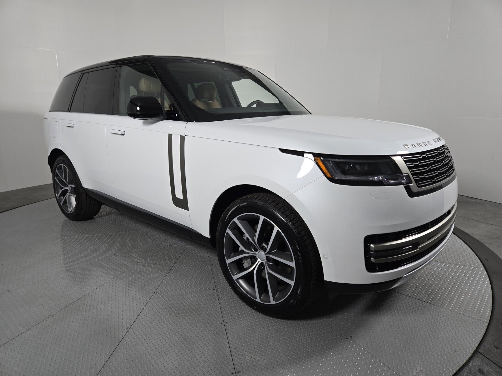 New 2025 Land Rover Range Rover SE image 14
