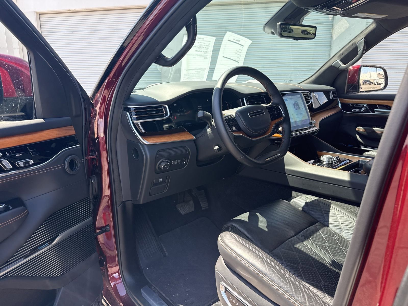 Used 2022 Jeep Grand Wagoneer Series III AWD/4WD image 9