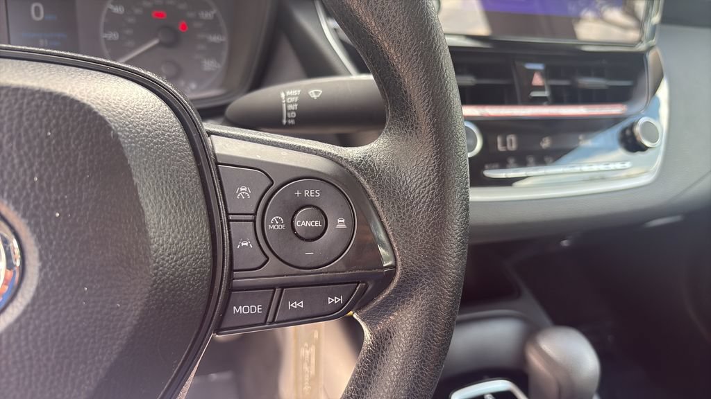 Used 2025 Toyota Corolla LE FWD image 23