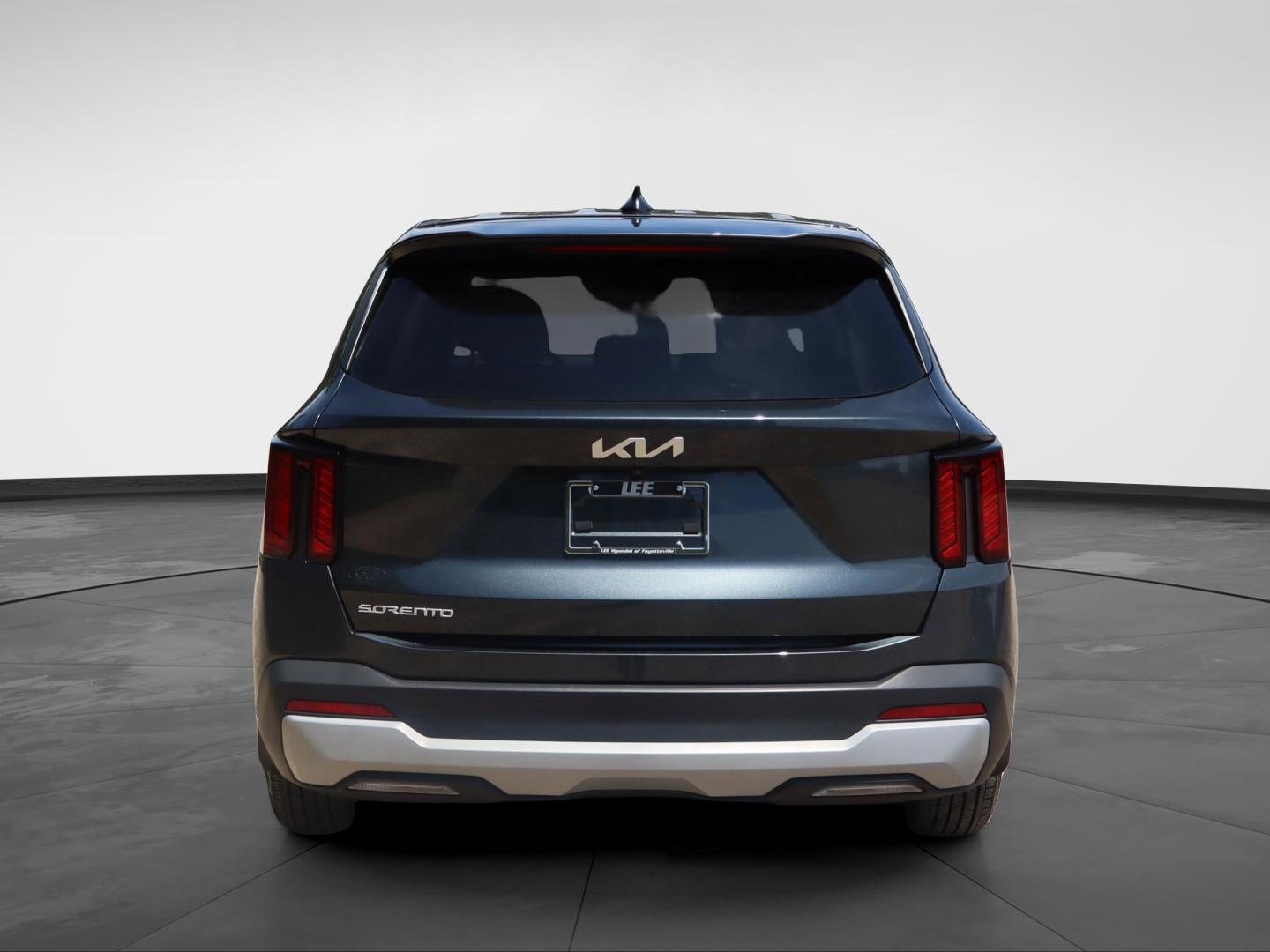 Used 2025 Kia Sorento LX image 3