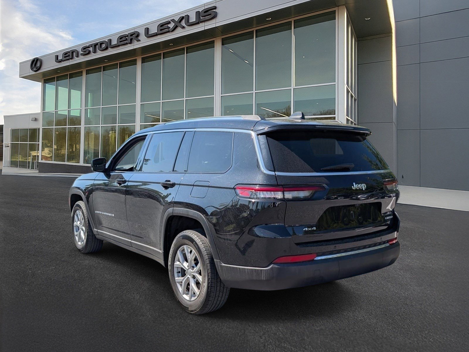 Used 2023 Jeep Grand Cherokee L Limited AWD/4WD image 5