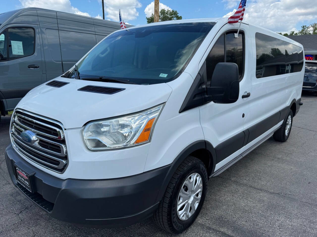 Used 2015 Ford Transit 350 XLT RWD image 2