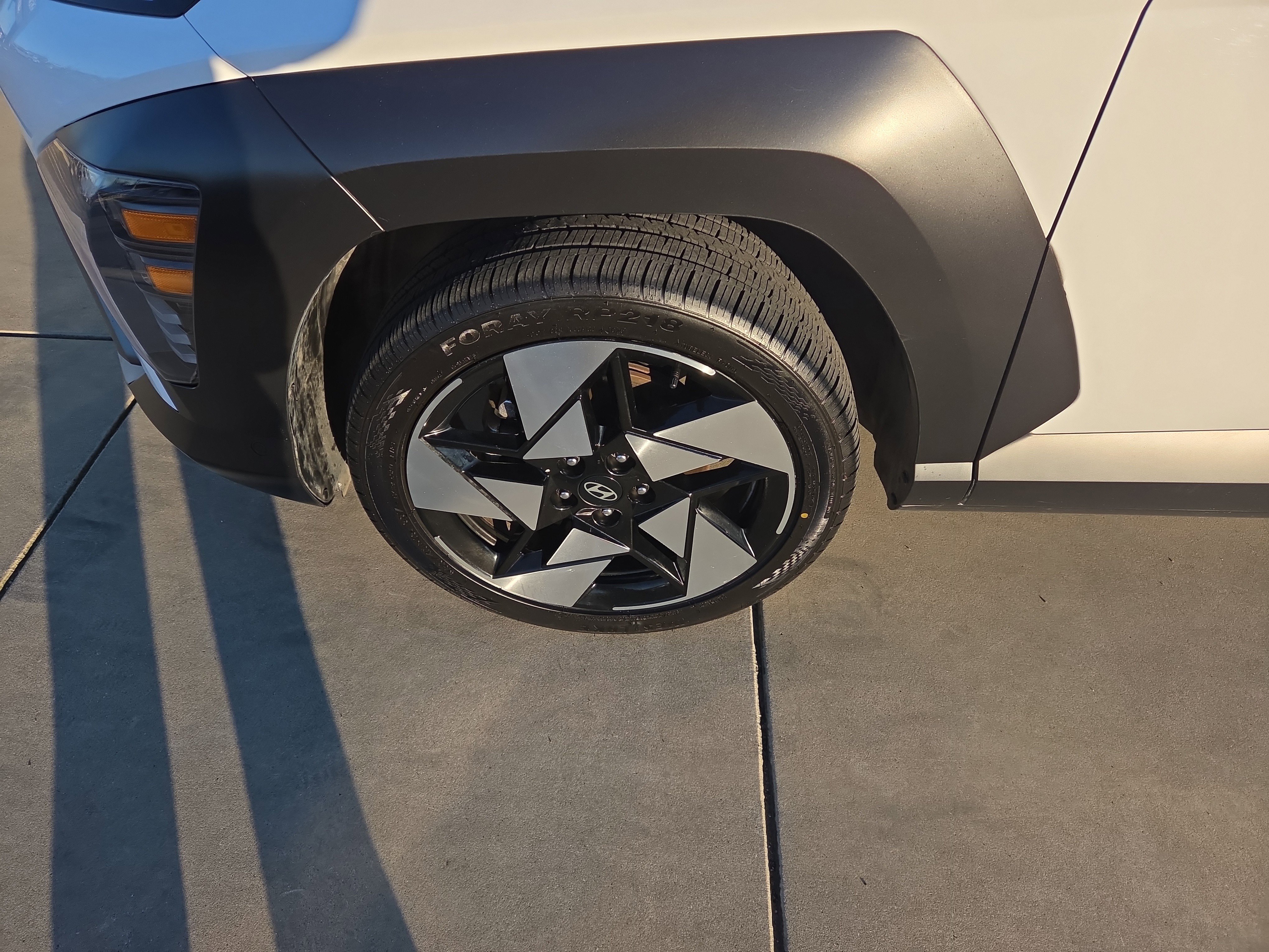 Used 2024 Hyundai Kona Limited image 9