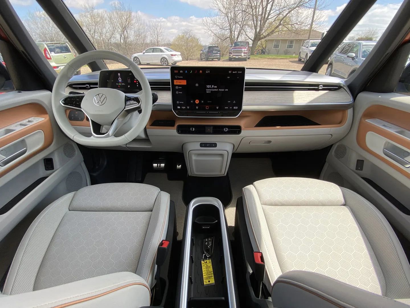 Used 2025 Volkswagen ID. Buzz 1st Edition image 15