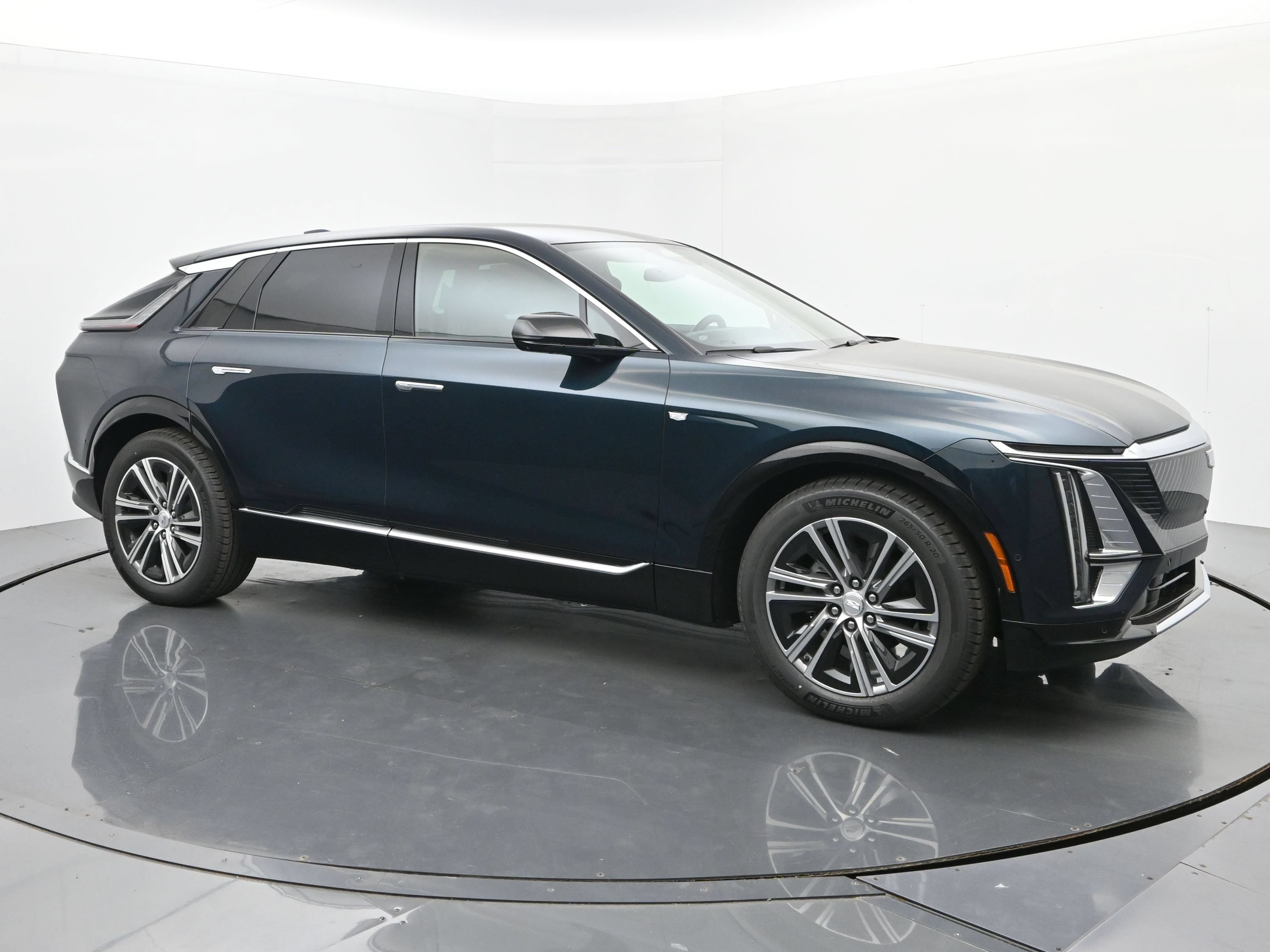 New 2026 Cadillac Lyriq Luxury w/ LPO, Floor Liner Package AWD/4WD image 7