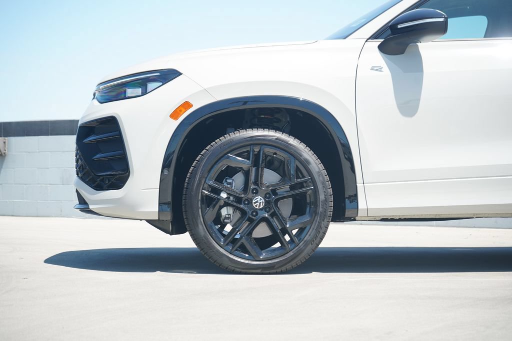 New 2026 Volkswagen Tiguan SE R-Line AWD/4WD image 2