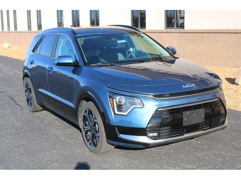 Used 2025 Kia Niro EX Touring image 2