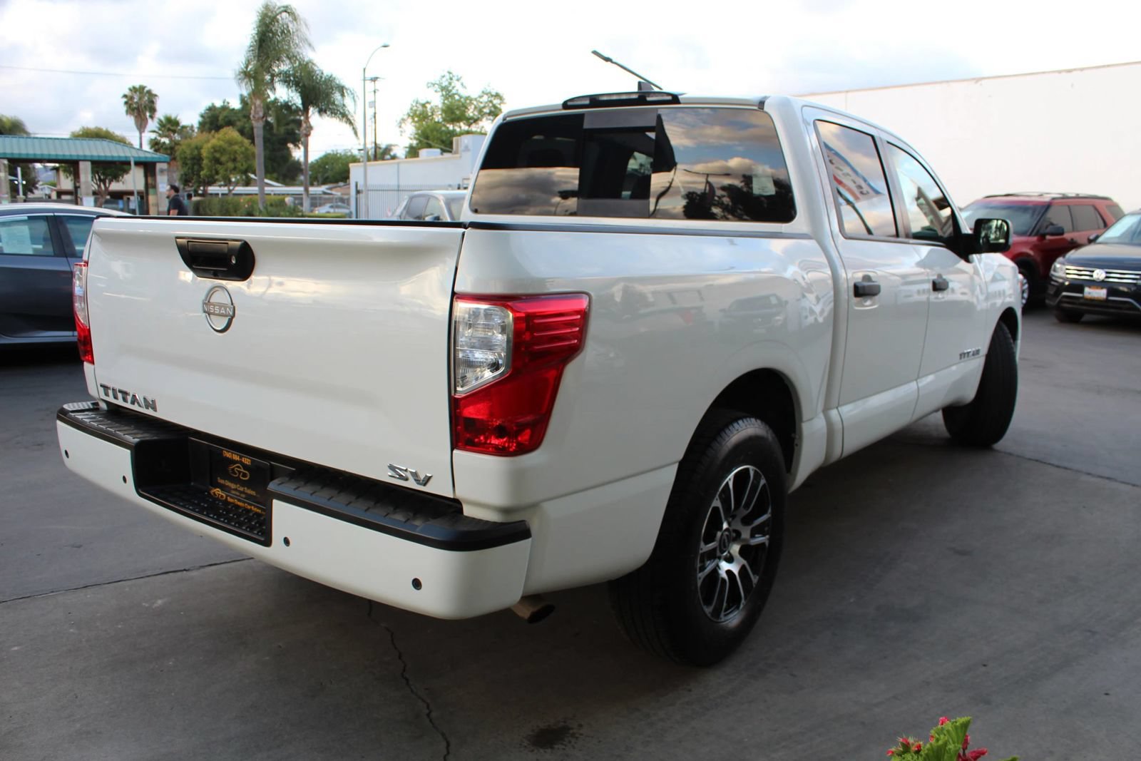 Used 2023 Nissan Titan SV RWD image 5