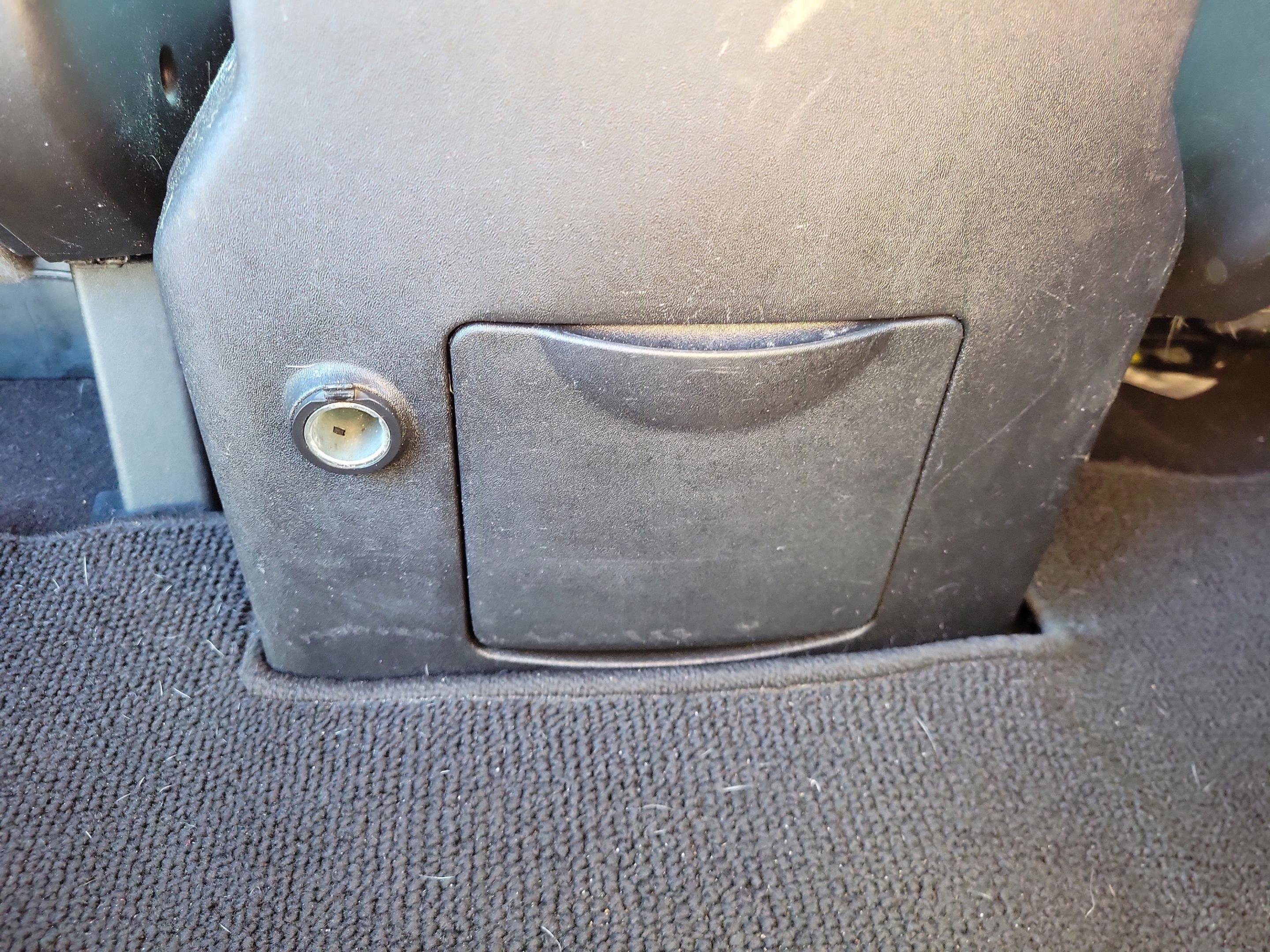 Used 2015 Nissan Armada SV w/ SV Driver Package image 33