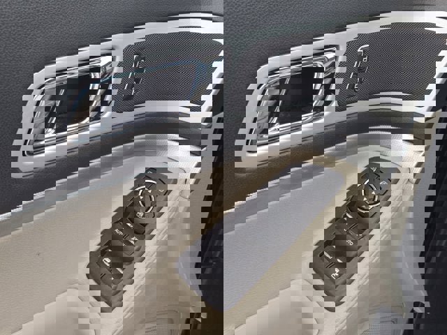 Used 2013 Ford Explorer XLT image 23