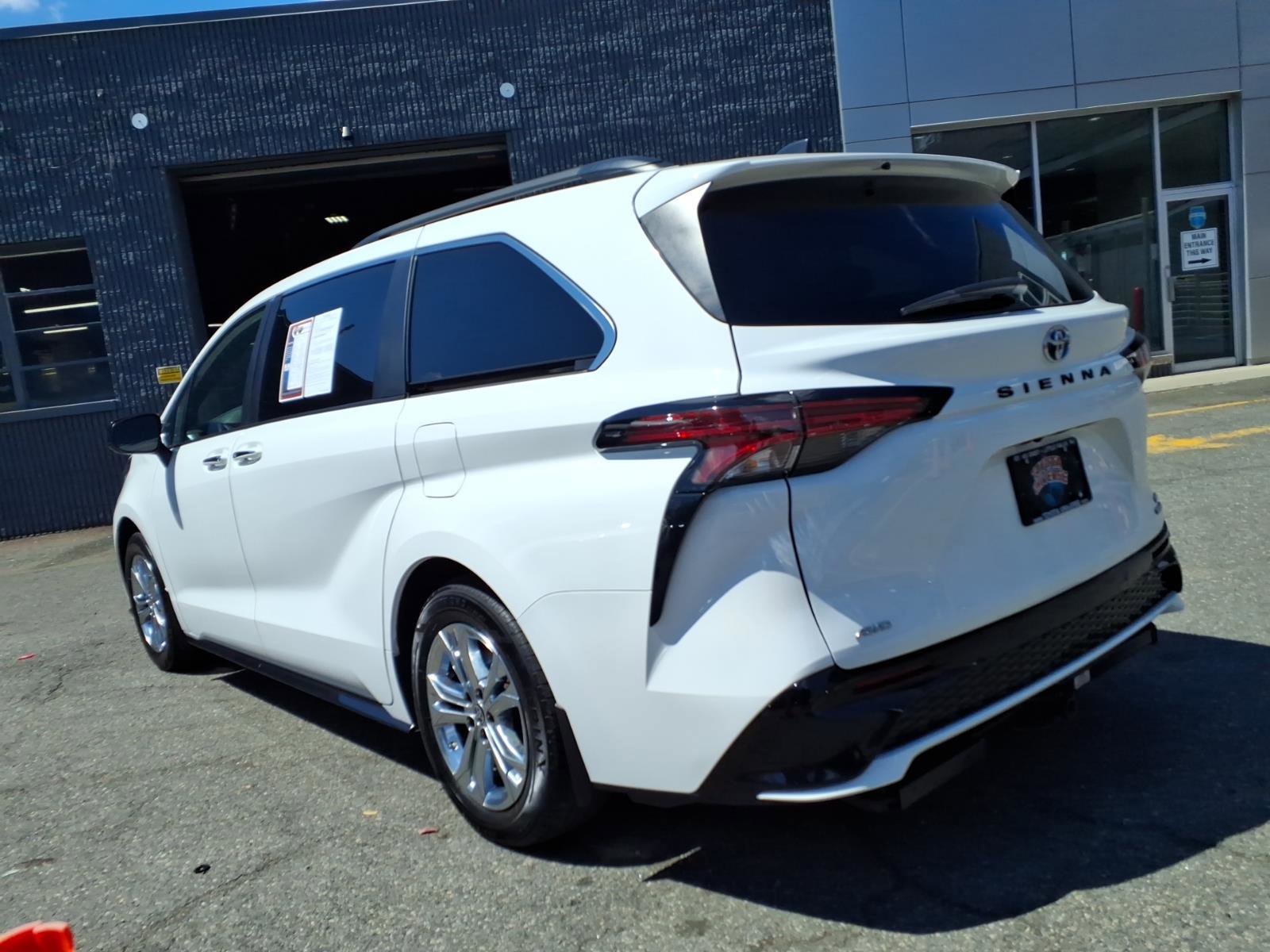 Certified 2023 Toyota Sienna XSE w/ XSE Plus Package AWD/4WD image 4