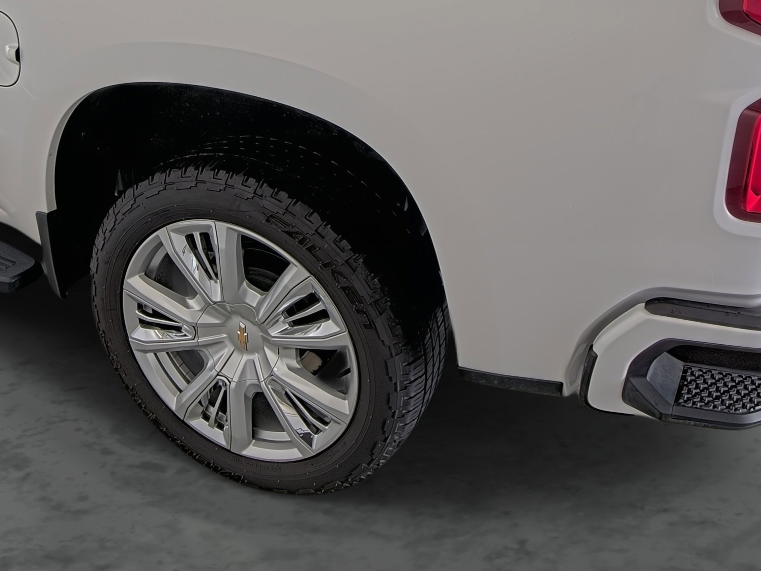 New 2023 Chevrolet Silverado 1500 High Country w/ High Country Premium Package AWD/4WD image 9