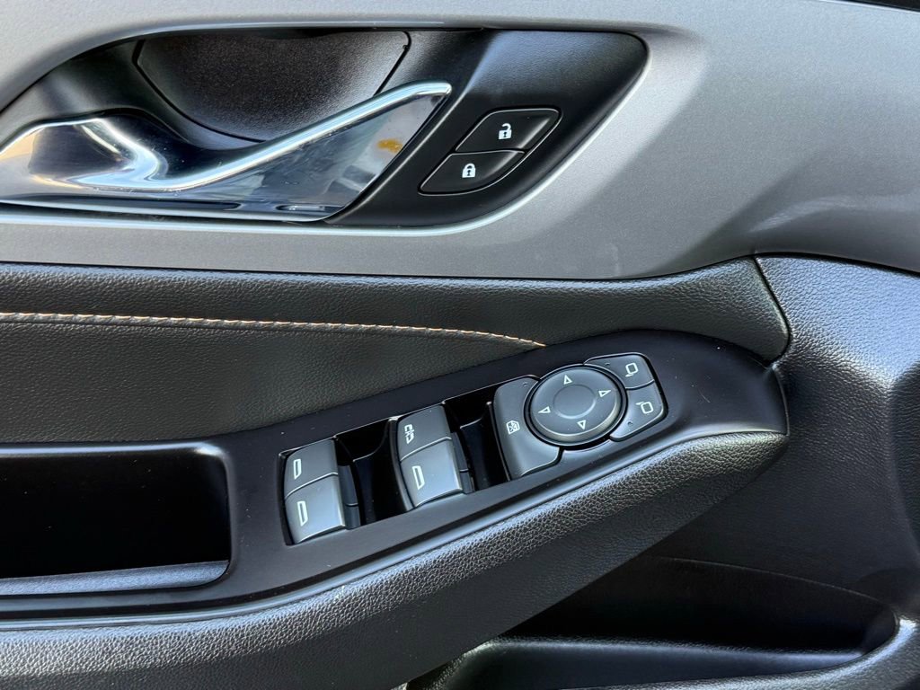 Used 2019 Chevrolet Traverse LT FWD image 13