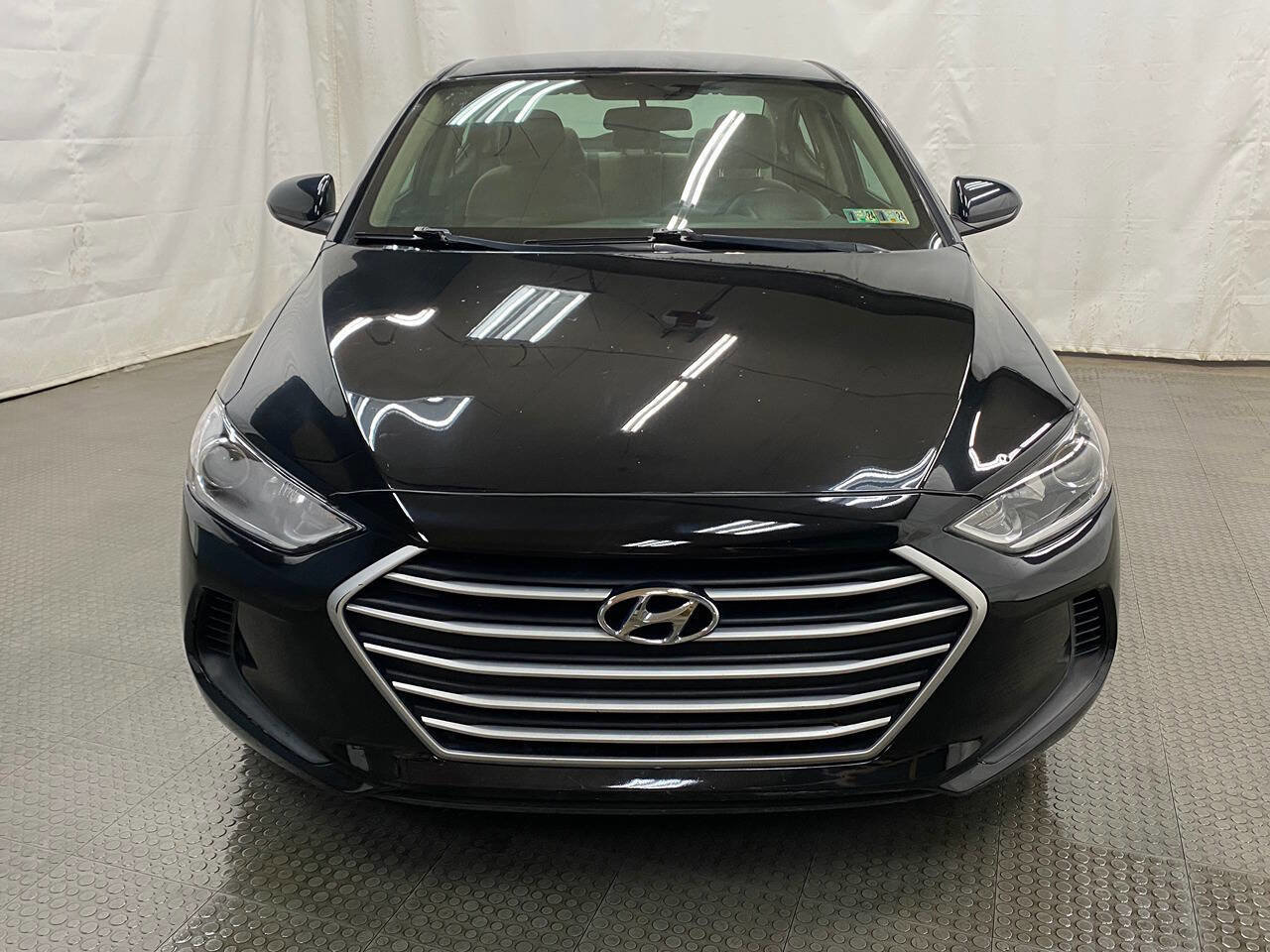 Used 2018 Hyundai Elantra SE w/ Winter Weather Package FWD image 3