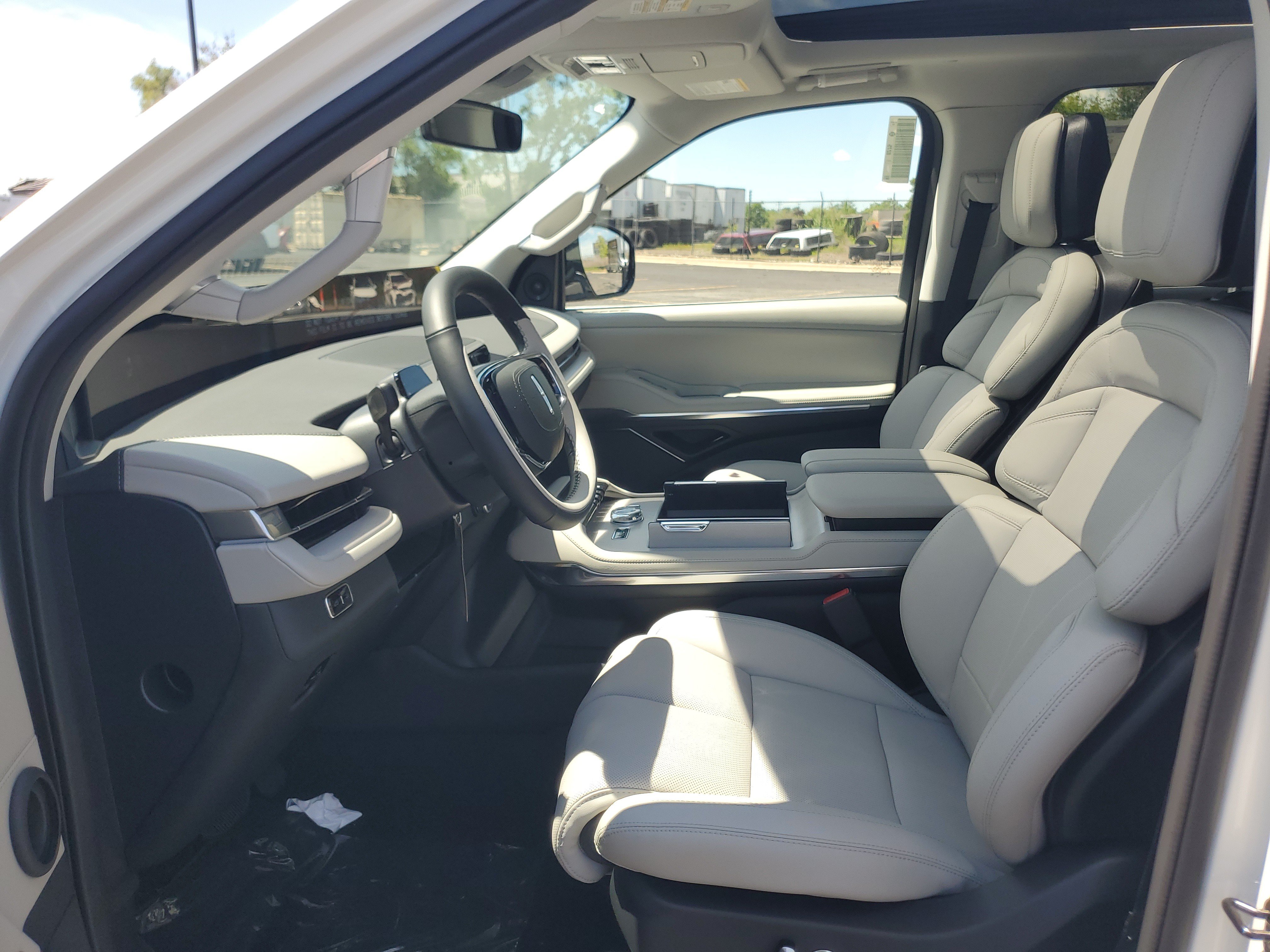 New 2026 Lincoln Navigator Reserve AWD/4WD image 12