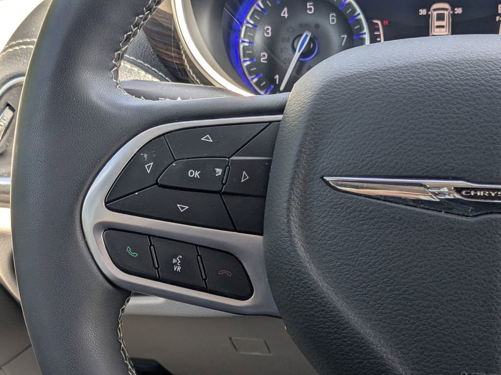 Used 2023 Chrysler Pacifica Limited image 24