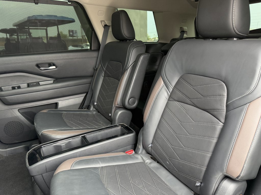 Used 2023 Nissan Pathfinder Platinum image 34