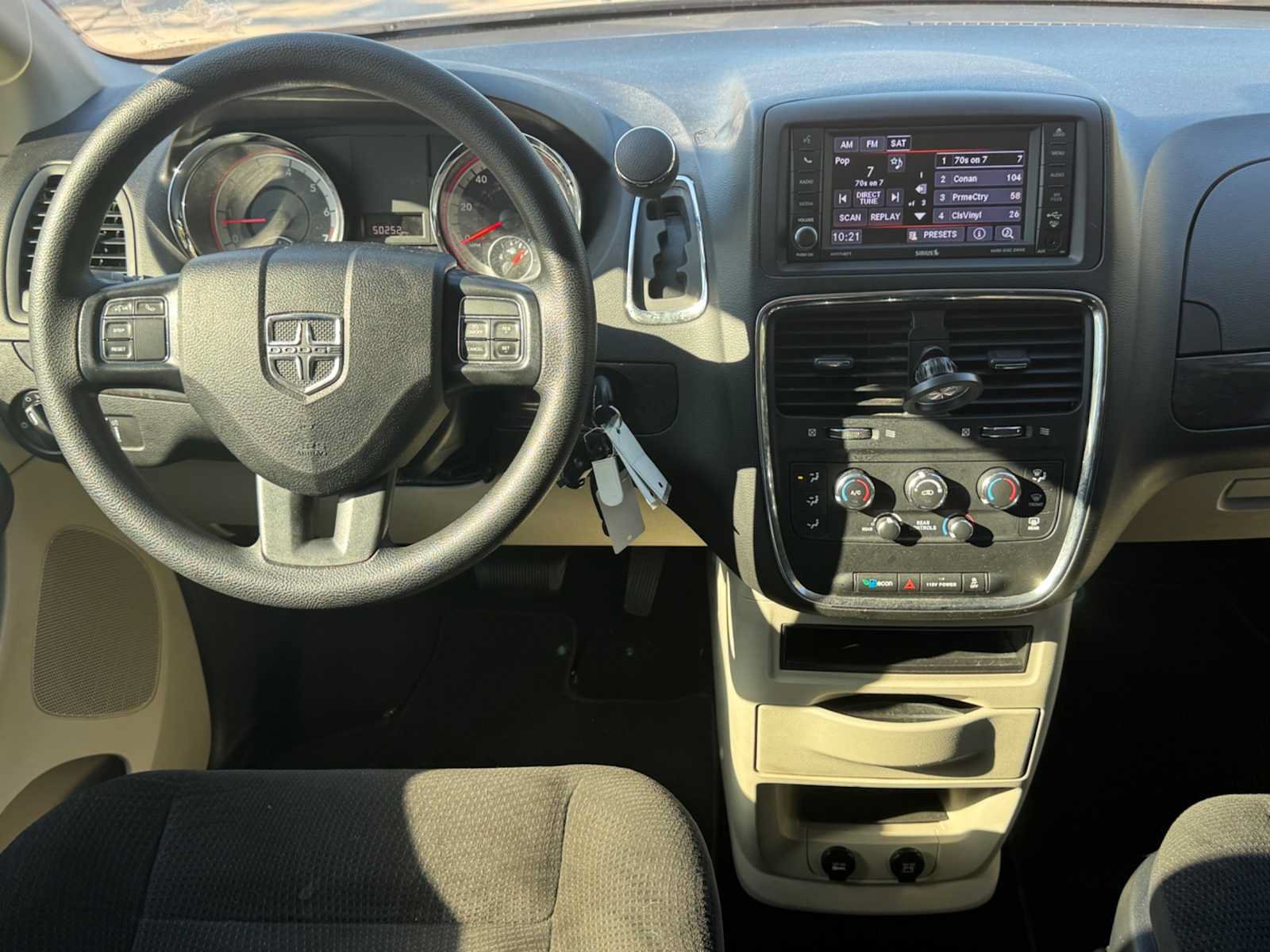 Used 2019 Dodge Grand Caravan SE w/ UConnect Hands-Free Group FWD image 21