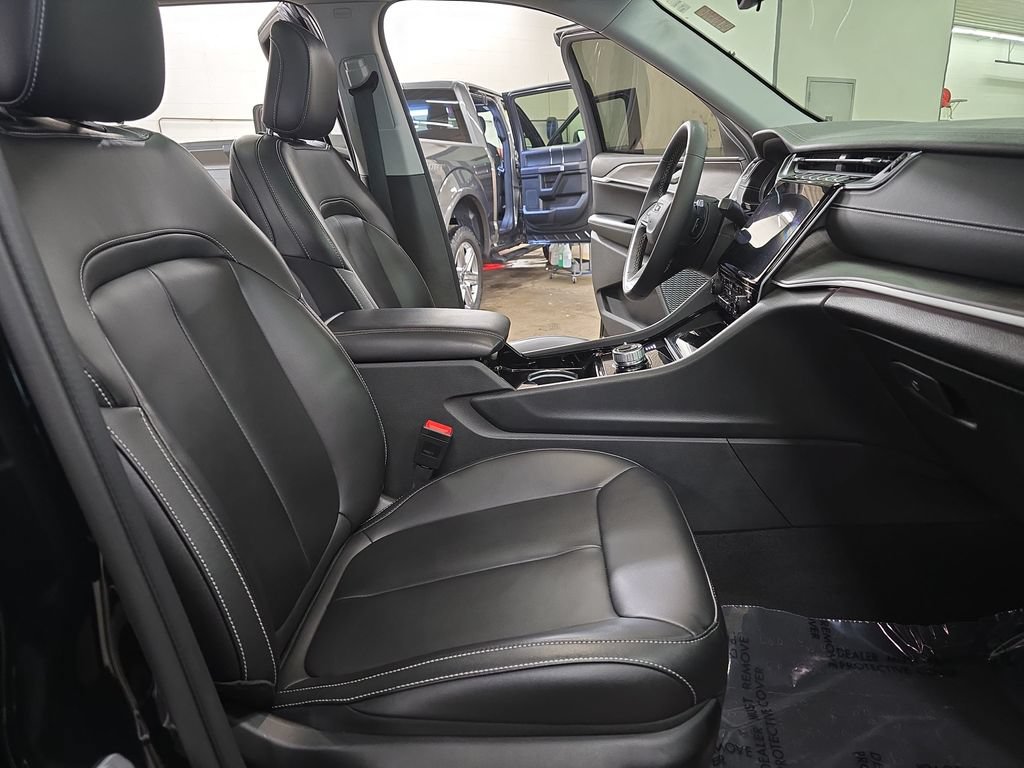 Certified 2023 Jeep Grand Cherokee Limited AWD/4WD image 10