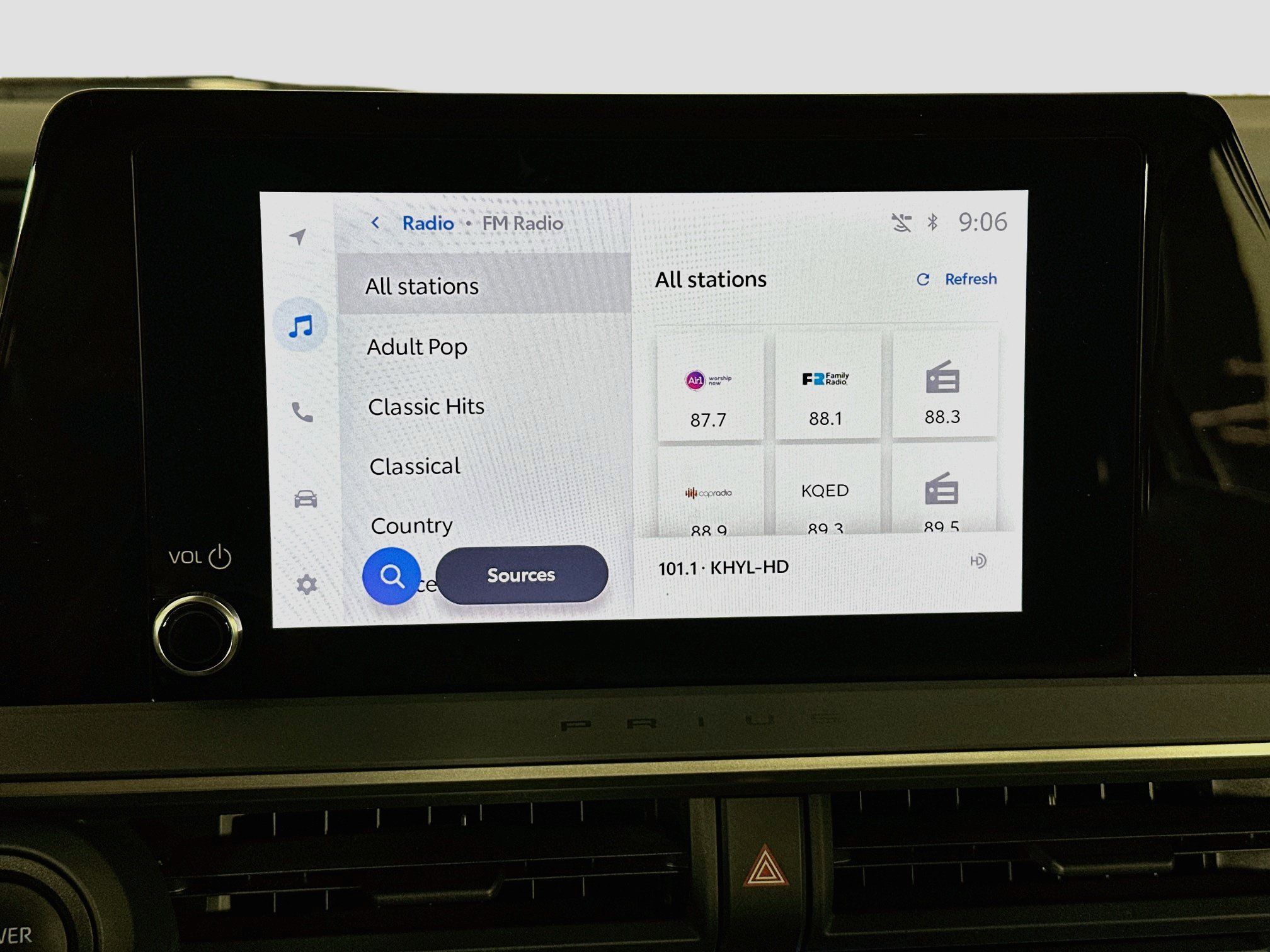 Used 2024 Toyota Prius XLE FWD image 21