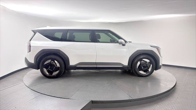 Used 2024 Kia EV9 Light Long Range RWD image 9