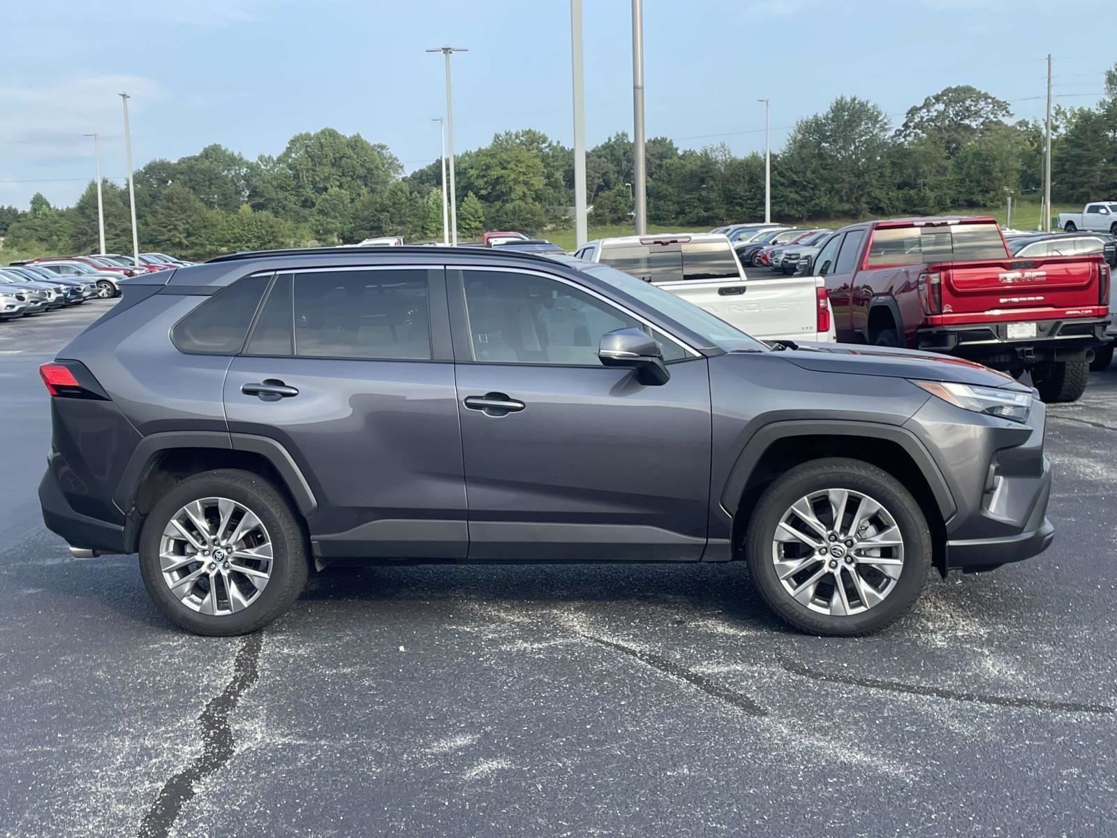 Used 2023 Toyota RAV4 XLE Premium image 15