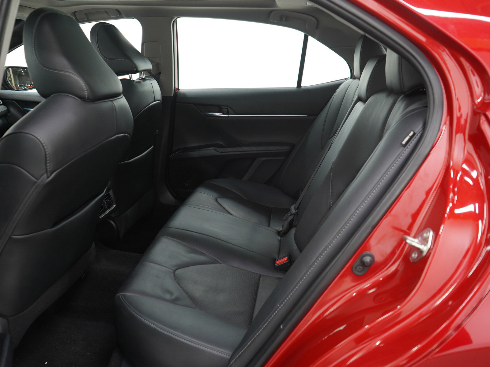 Used 2020 Toyota Camry XSE image 13