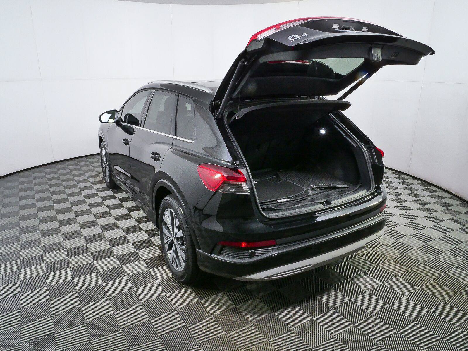 Used 2023 Audi Q4 e-tron Premium Plus w/ Premium Plus RWD image 26