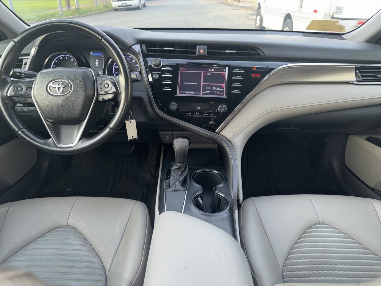 Used 2018 Toyota Camry SE FWD image 14