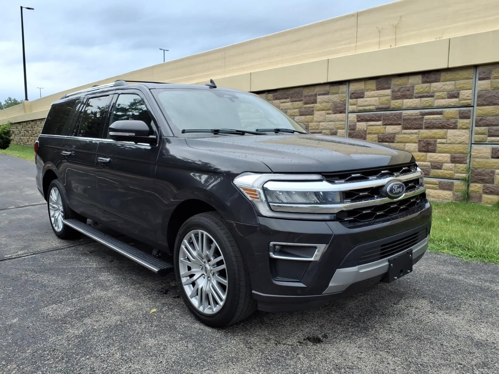 Used 2024 Ford Expedition Max Limited AWD/4WD image 2