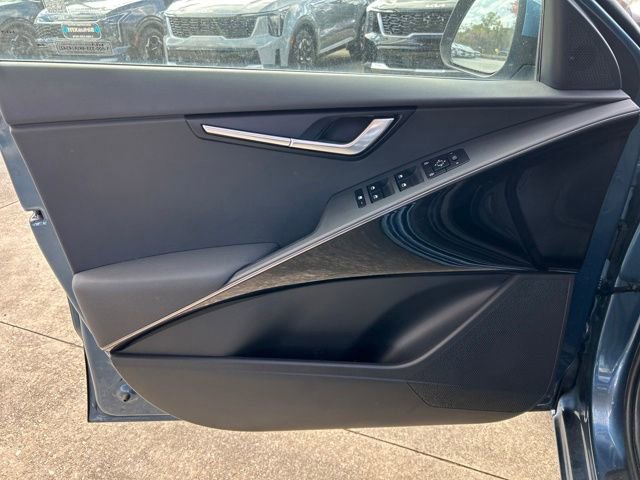 Used 2024 Kia Niro EX image 11