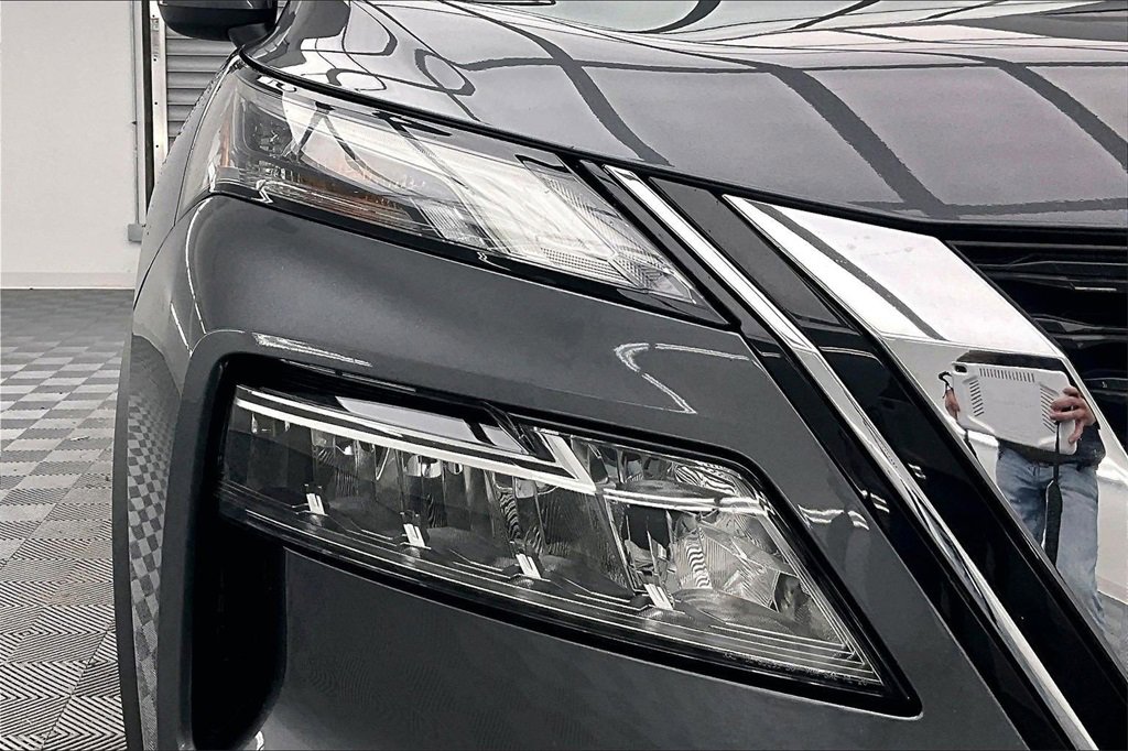 Used 2023 Nissan Rogue SV image 29