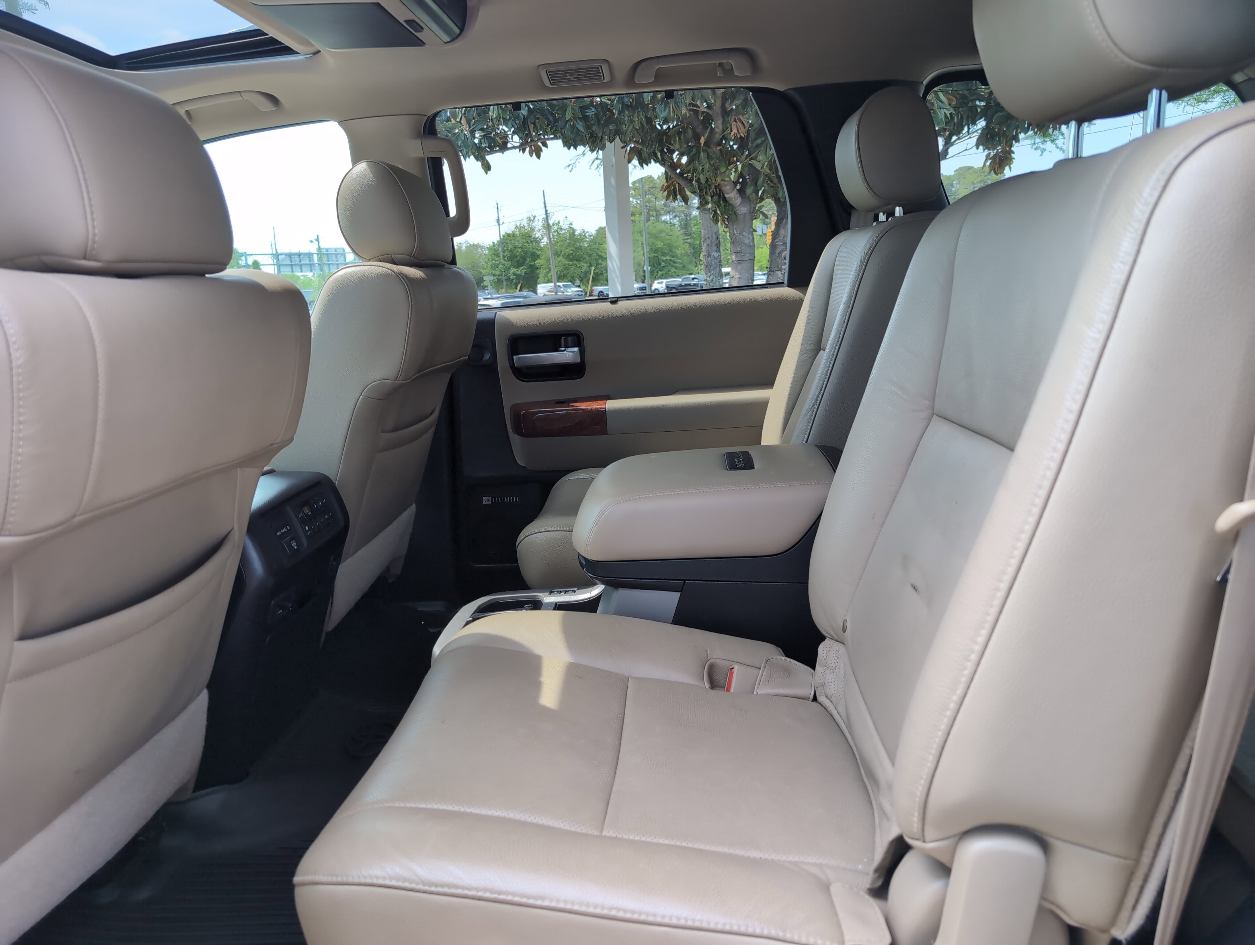 Used 2020 Toyota Sequoia Platinum AWD/4WD image 31