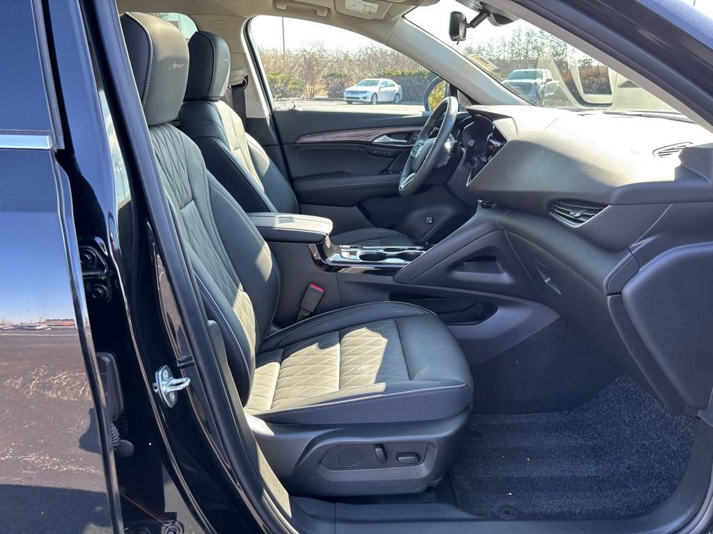 Used 2023 Buick Envision Avenir image 25