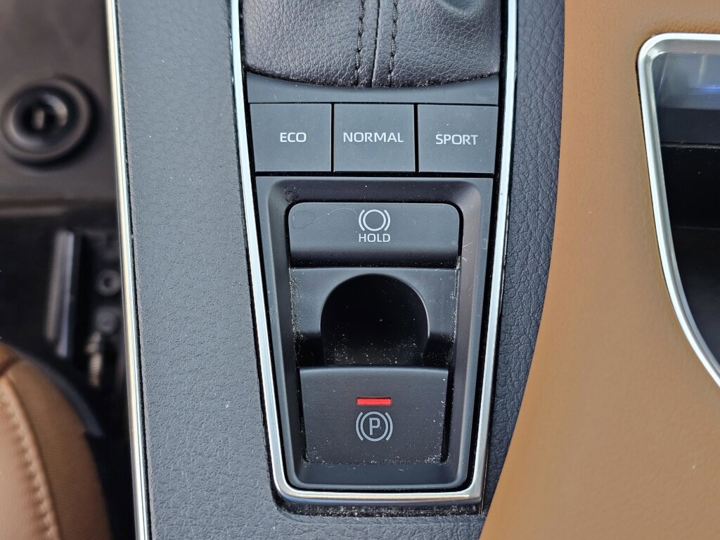 Used 2022 Toyota Avalon Limited w/ Advanced Safety Package image 31