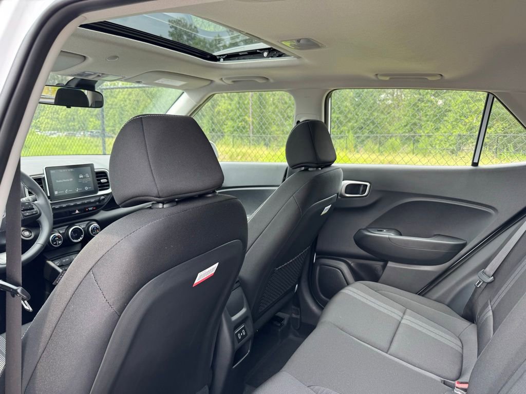 Used 2025 Hyundai Venue SEL image 19