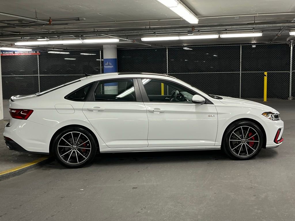 Used 2025 Volkswagen Jetta GLI Autobahn image 37
