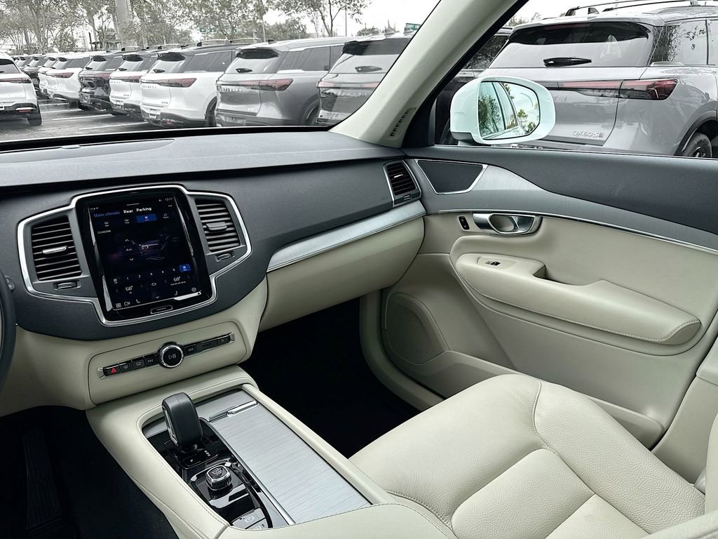 Used 2023 Volvo XC90 B5 Core w/ Protection Package AWD/4WD image 25