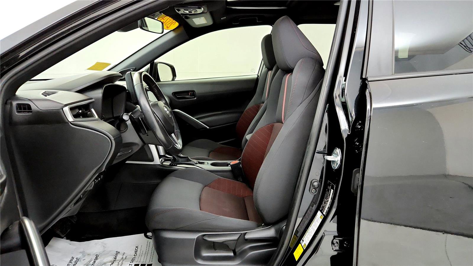 Used 2024 Toyota Corolla Cross Nightshade image 25