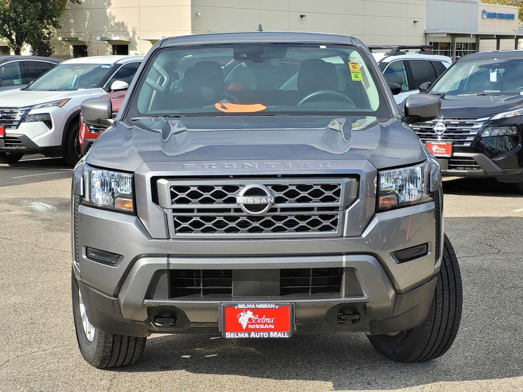 Used 2023 Nissan Frontier SV image 3