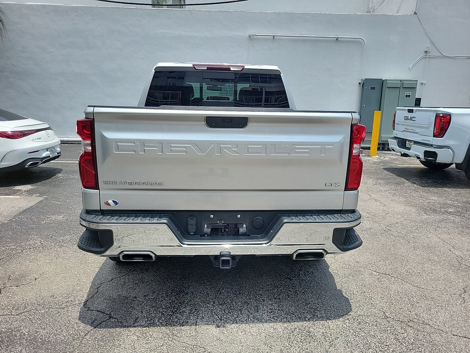 Used 2021 Chevrolet Silverado 1500 LTZ w/ Z71 Off-Road Package AWD/4WD image 11
