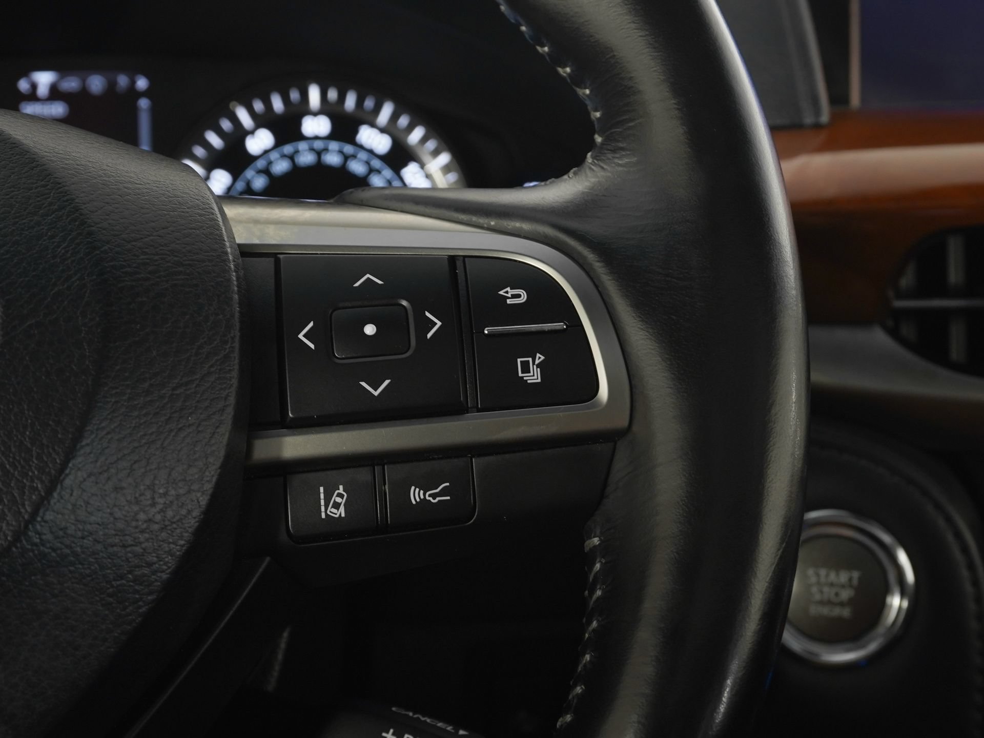 Used 2016 Lexus LX 570 4WD w/ Luxury Package image 22