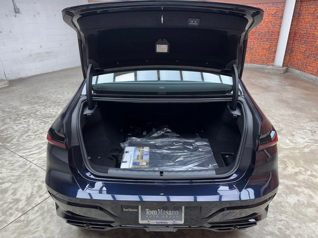 Used 2026 BMW 760i xDrive image 28