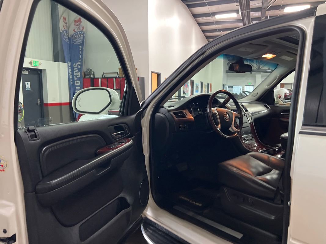 Used 2007 Cadillac Escalade AWD w/ Climate Package image 74