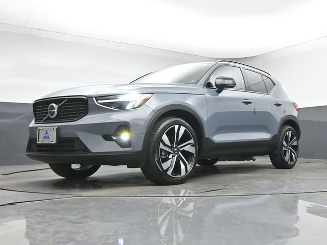 Used 2023 Volvo XC40 B5 Plus w/ Protection Package Premier AWD/4WD image 38